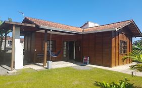 Casa Colonial em Guaratuba, próximo a praia
